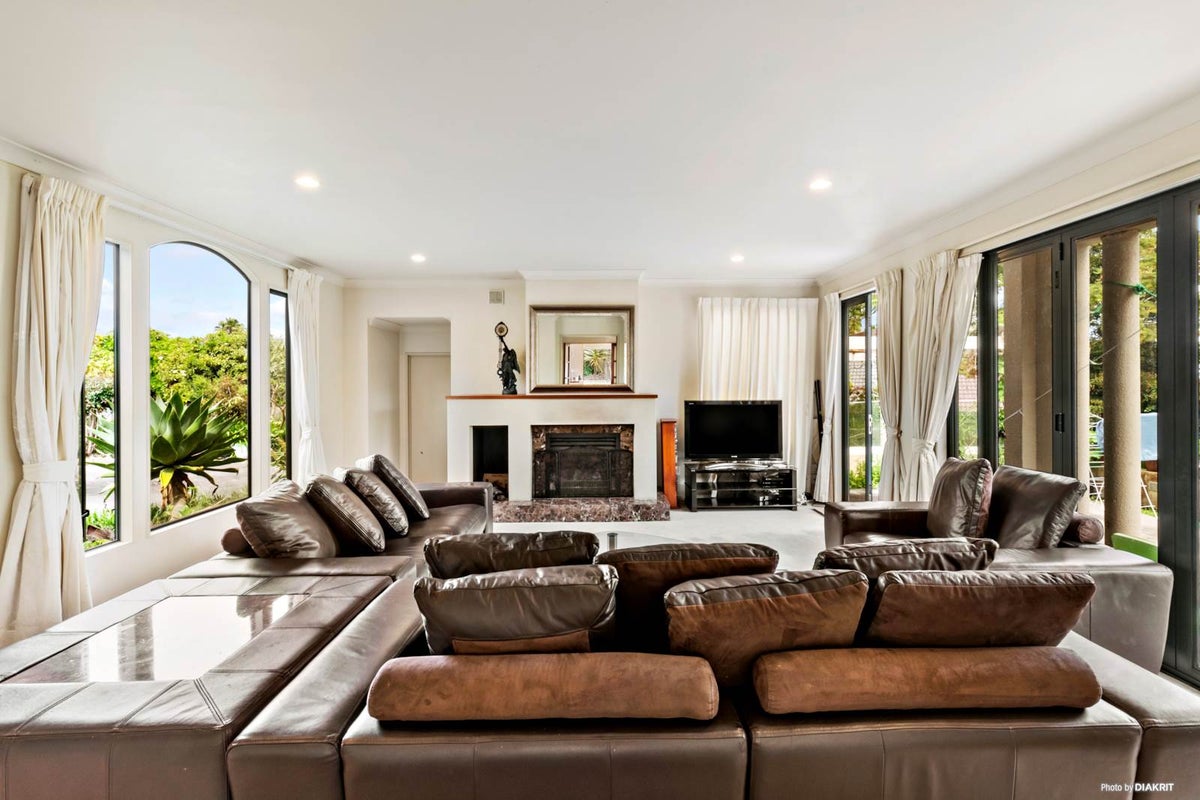 28 Burnaston Court, Dannemora, Auckland - Carousel 2