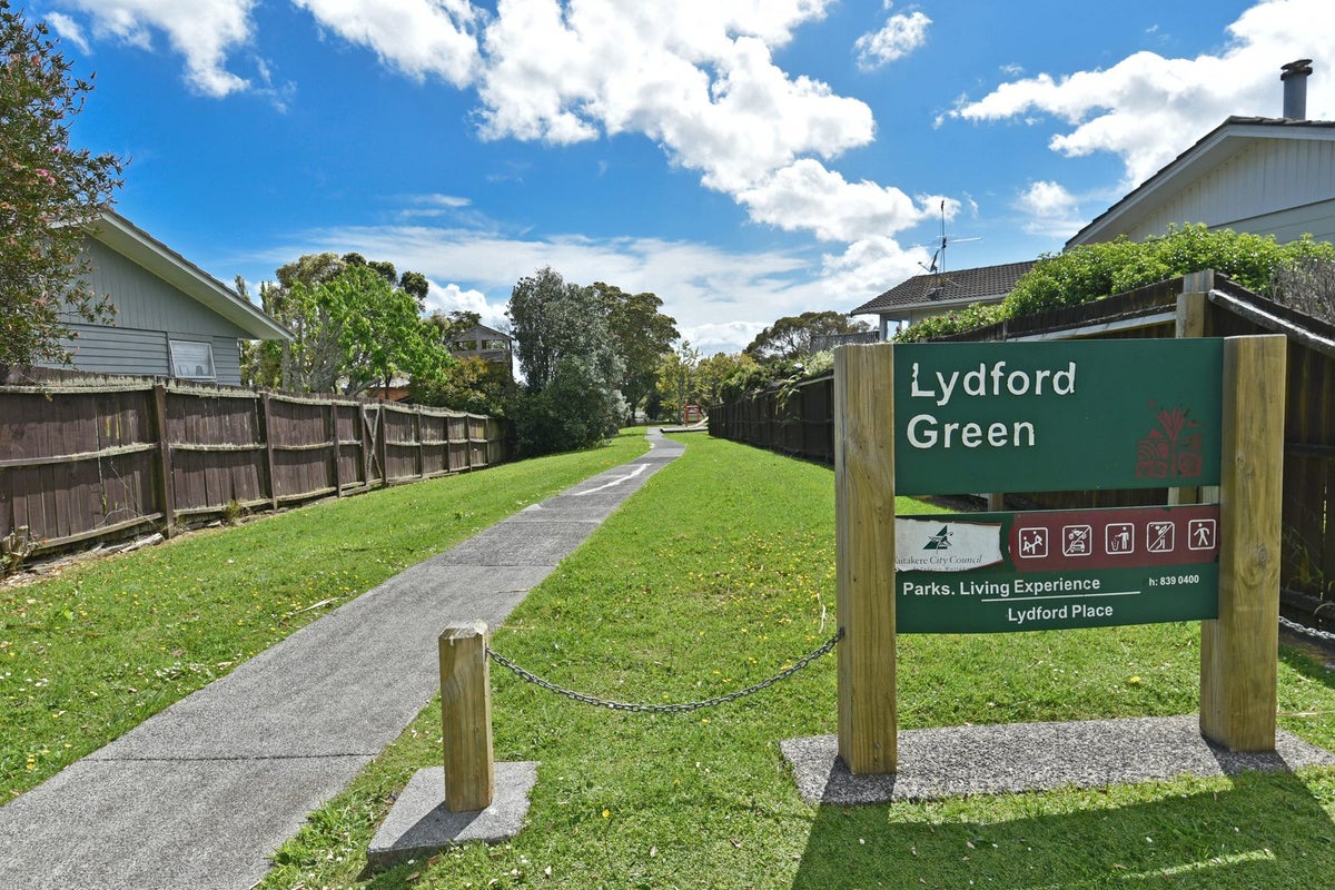 25 Felgrove Street, Glendene, Auckland - Carousel 31