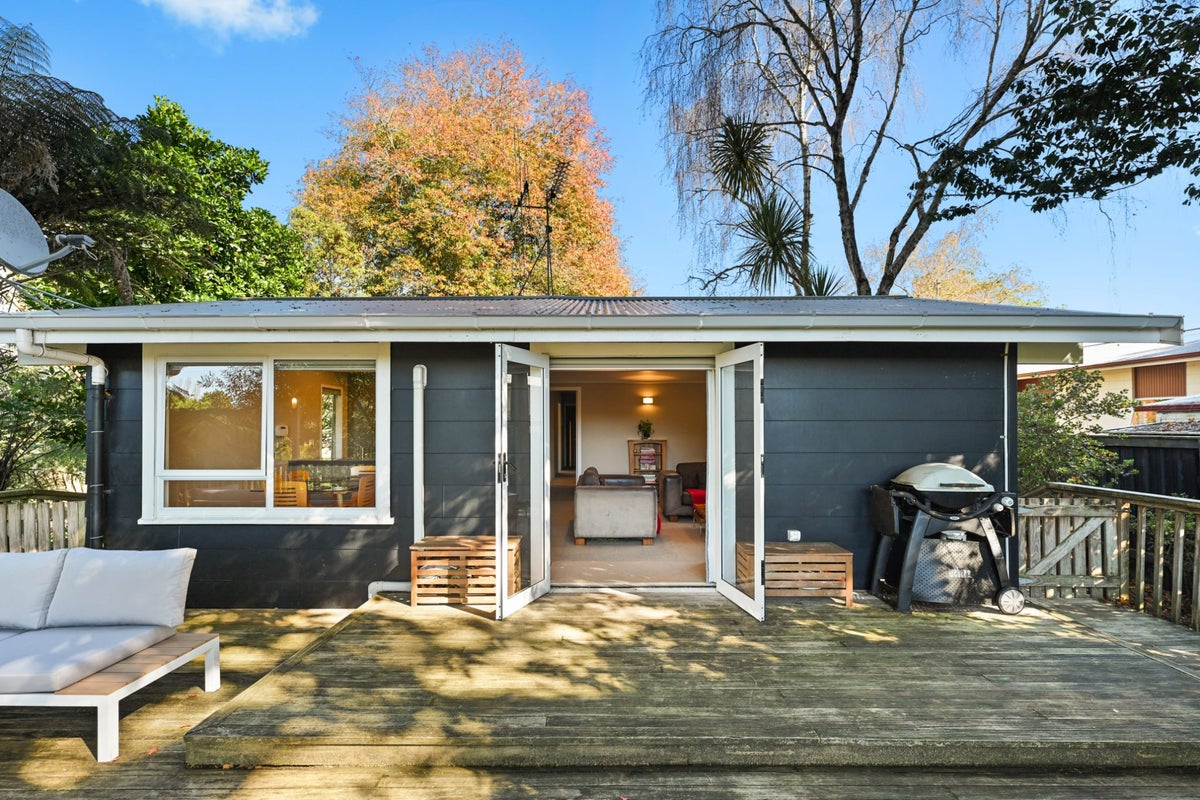 8 Fleming Place, Chedworth, Hamilton - Carousel 1
