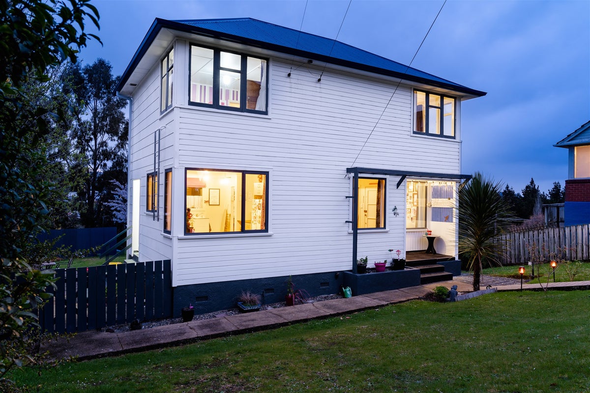 86 Panmure Avenue, Calton Hill, Dunedin - Carousel 1