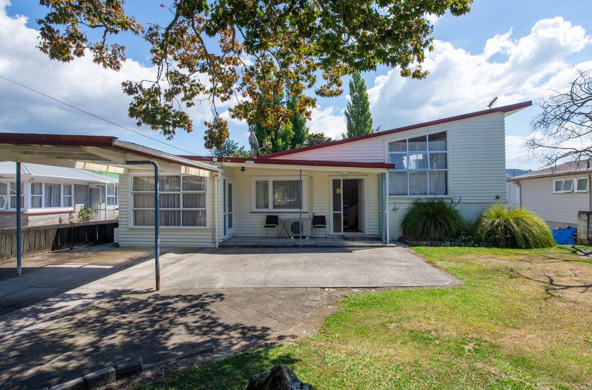 126 Koutu Road, Kawaha Point, Rotorua - Carousel 1