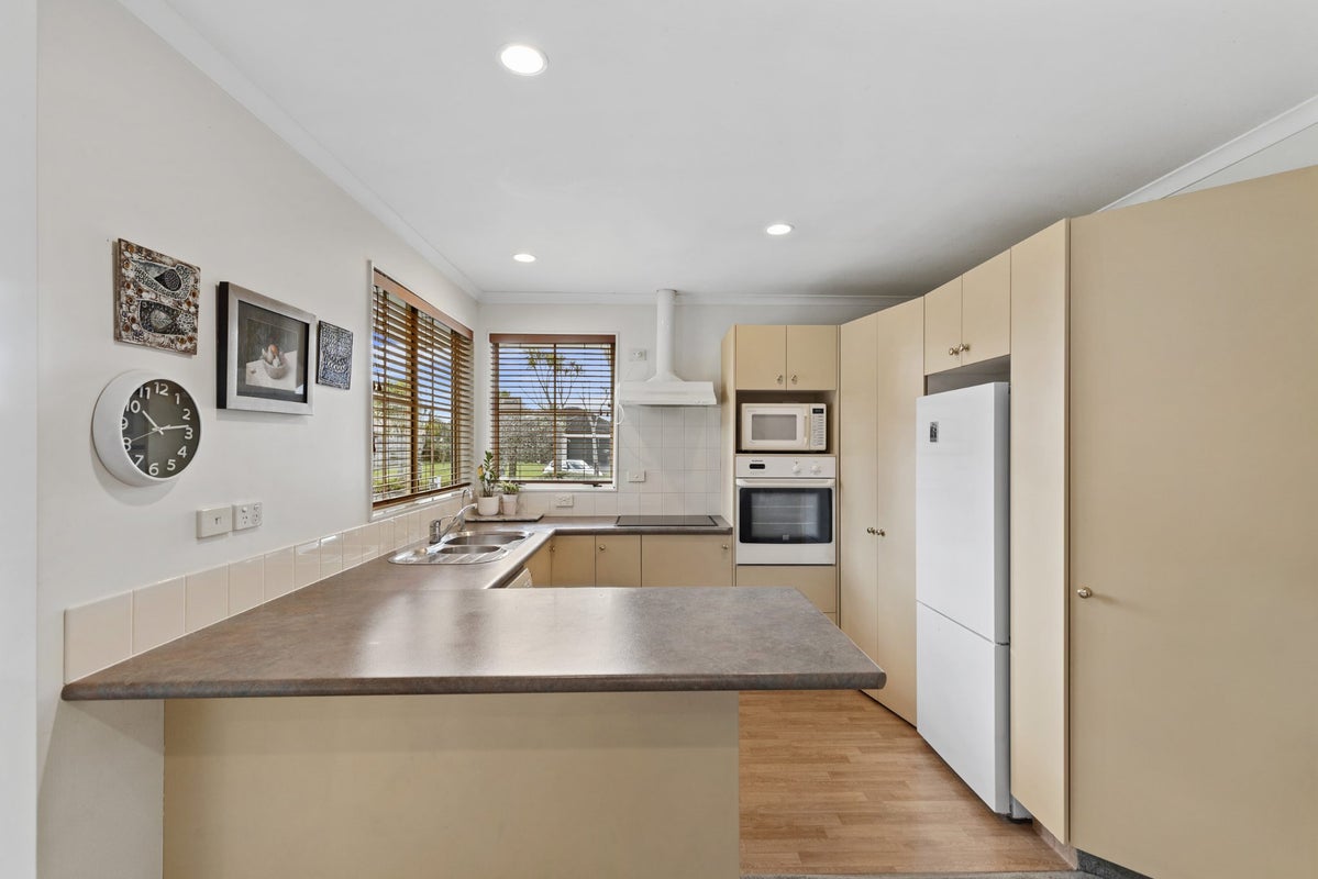 6 Farnham Close, Rototuna North, Hamilton - Carousel 2