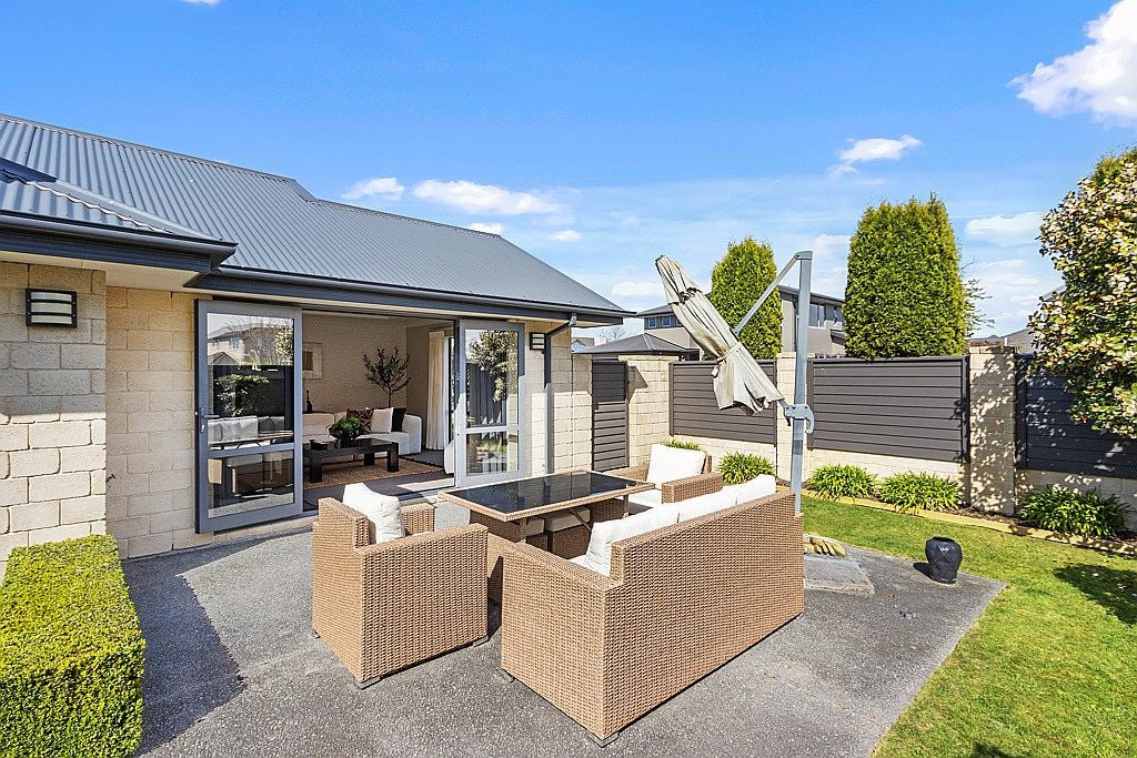 18 Applefield Court, Northwood, Christchurch - Carousel 2