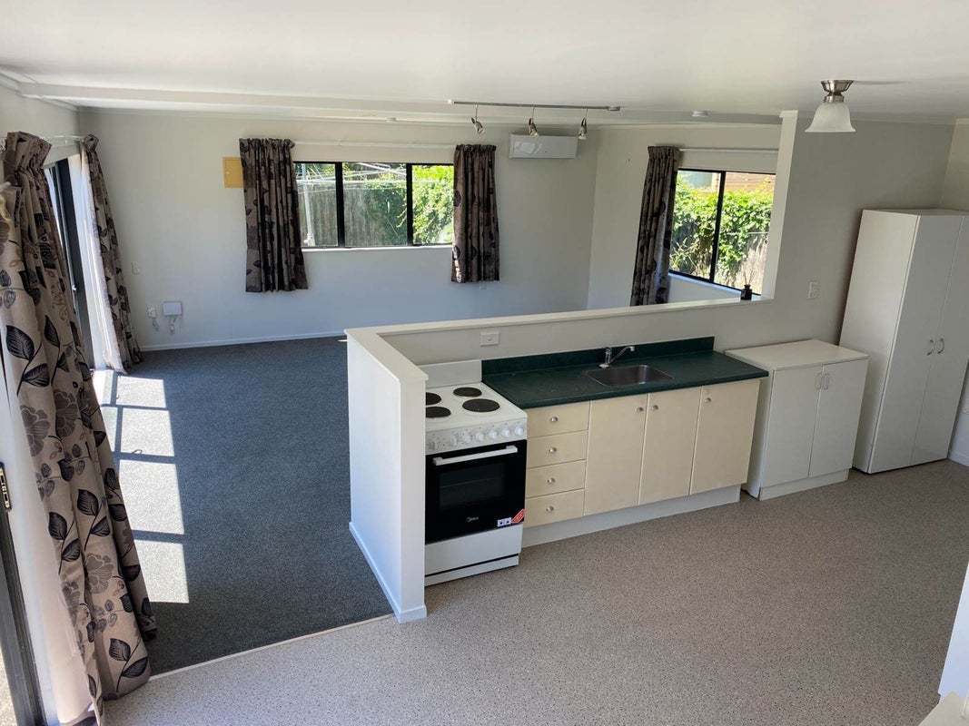 22 Hawke Crescent, Beachlands, Auckland - Carousel 2
