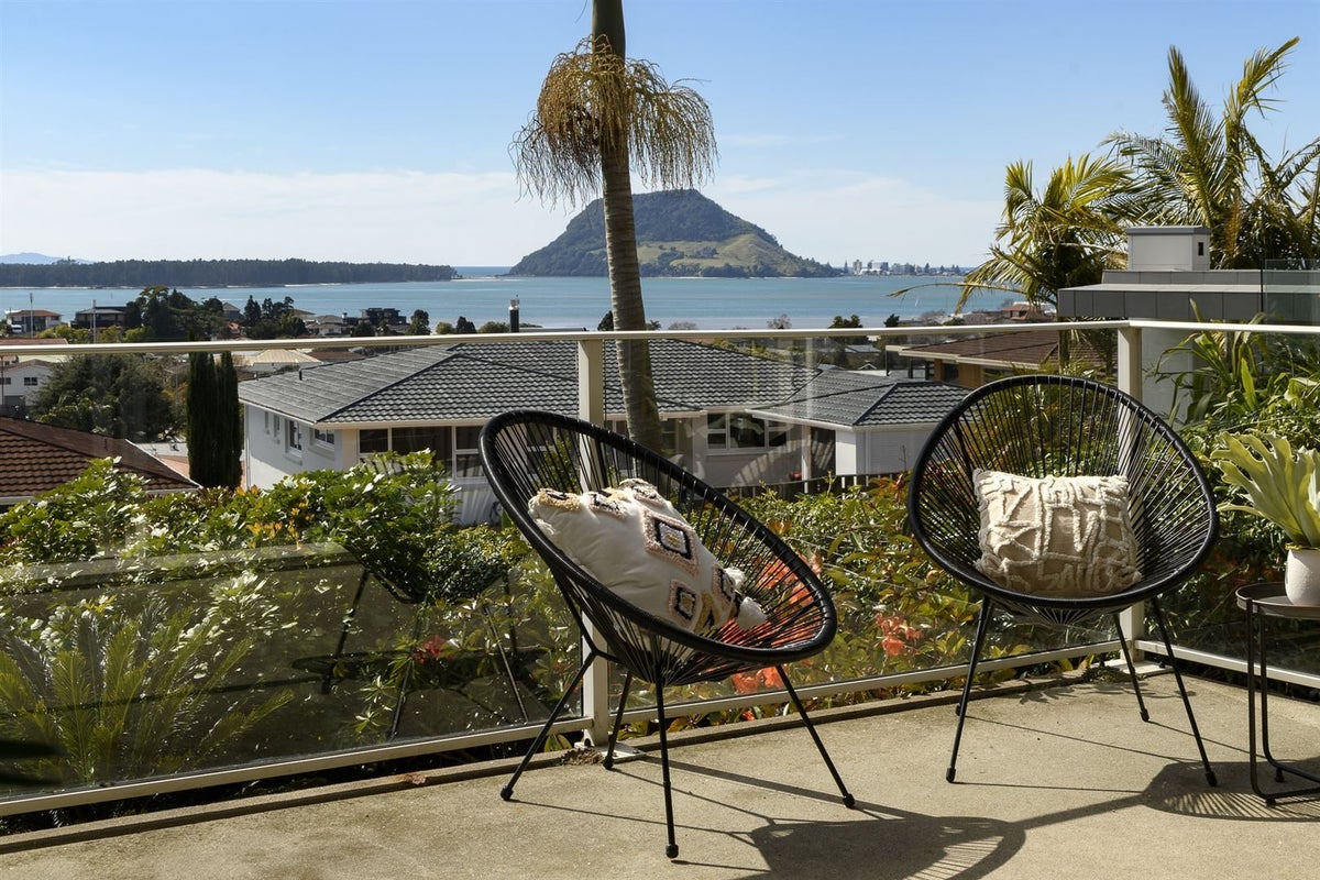 10 Hazel Terrace, Otumoetai, Tauranga - Carousel 1