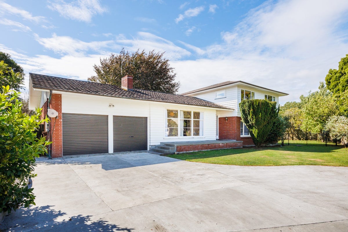 27 St Albans Avenue, Hokowhitu, Palmerston North - Carousel 2