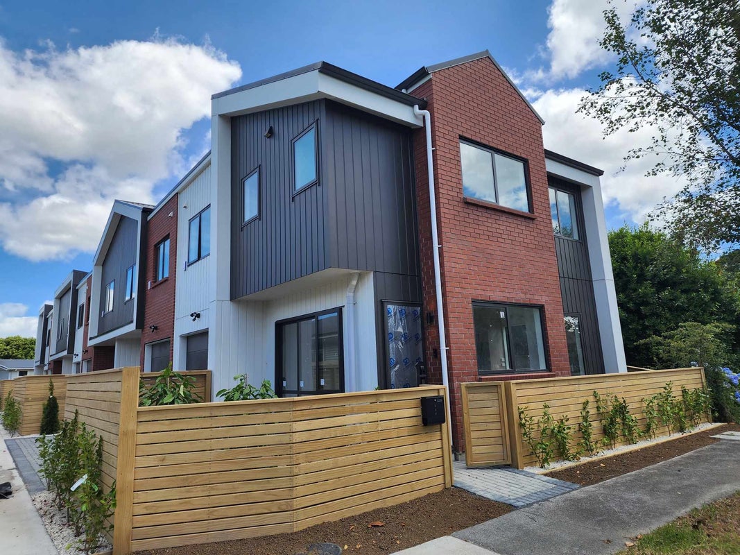 3/32 Yeovil Road, Te Atatu Peninsula, Auckland - Carousel 1
