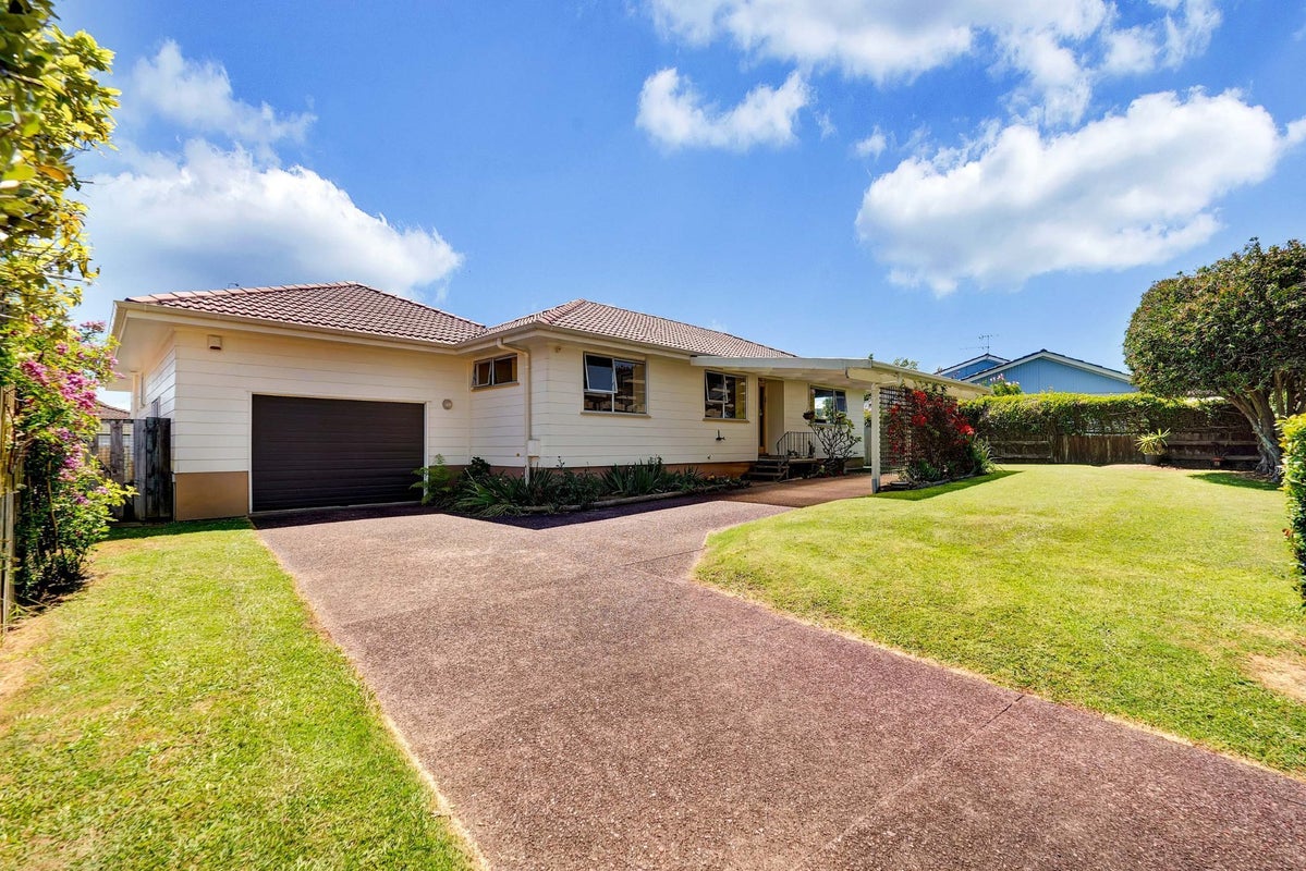 9 Tyndrum Place, Highland Park, Auckland - Carousel 2