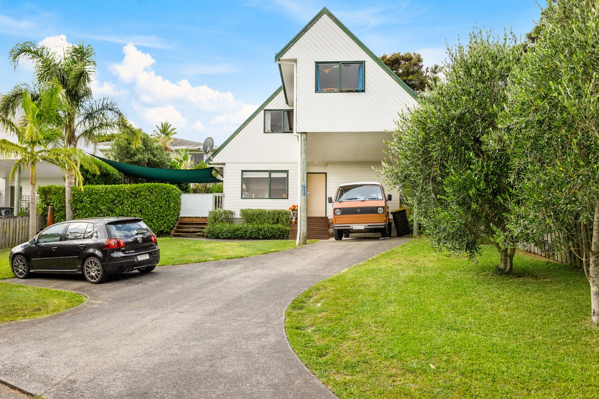 320 Whangaparaoa Road, Stanmore Bay, Whangaparaoa - Carousel 2