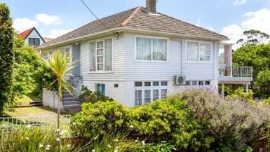 12 Aberdeen Road, Campbells Bay, Auckland - Carousel 1