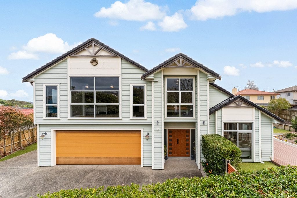 17 Te Hoe Grove, Pinehill, Auckland - Carousel 1