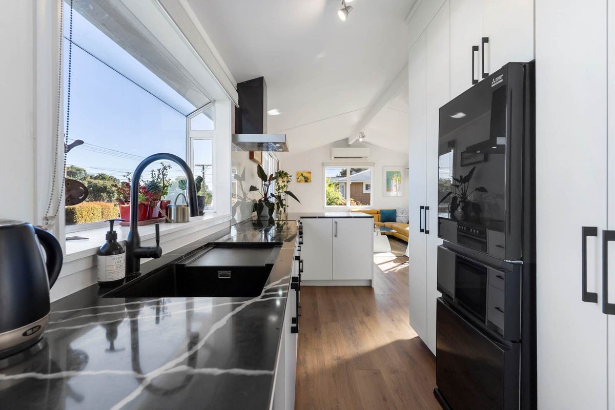 2/15 Adriatic Avenue, Henderson, Auckland - Carousel 2