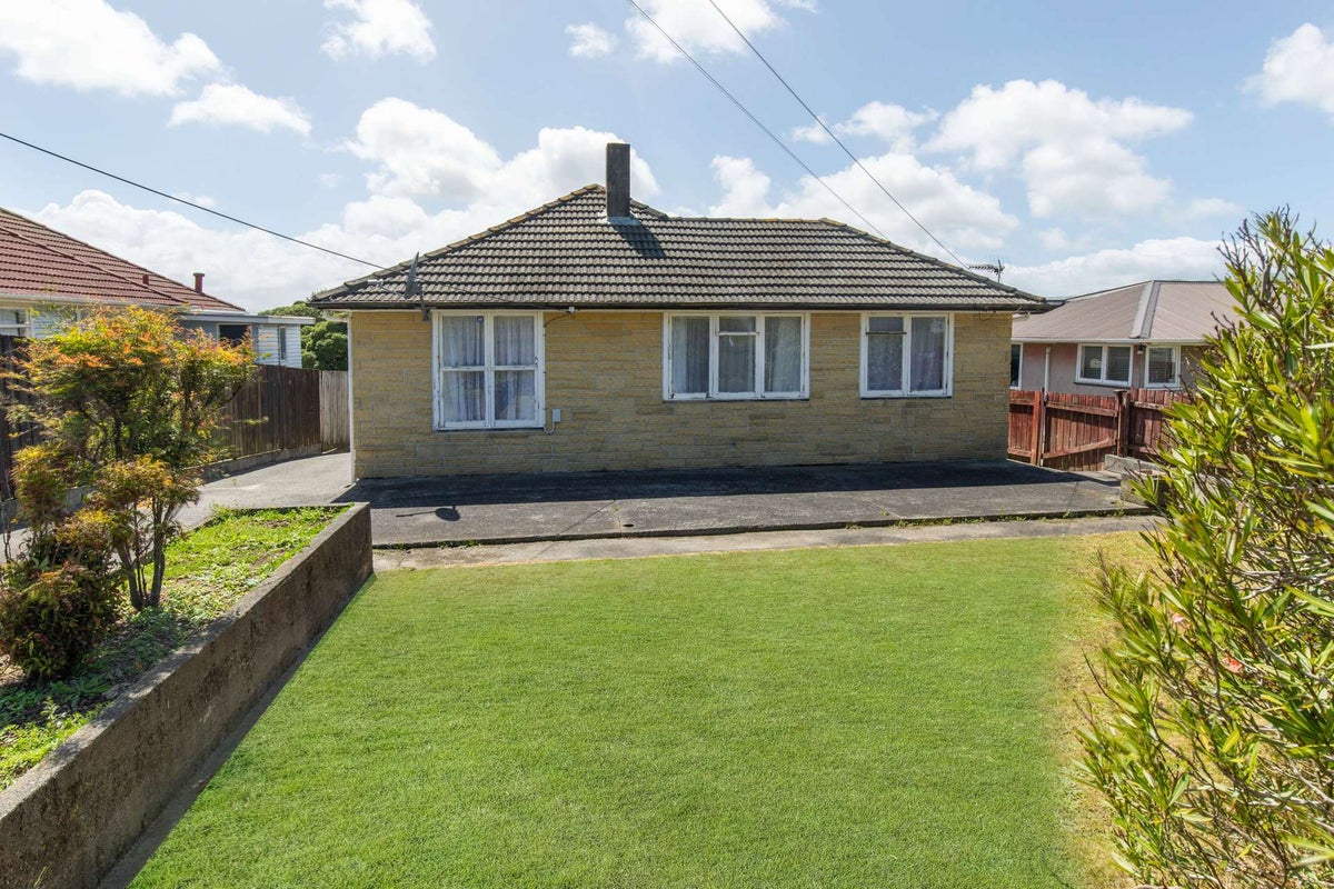 34 Kotuku Street, Elsdon, Porirua - Carousel 1