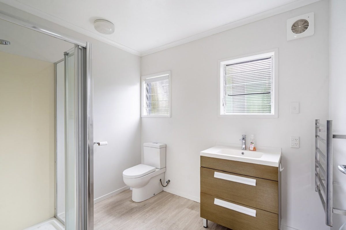 5 Nea Place, Hillcrest, Auckland - Carousel 1