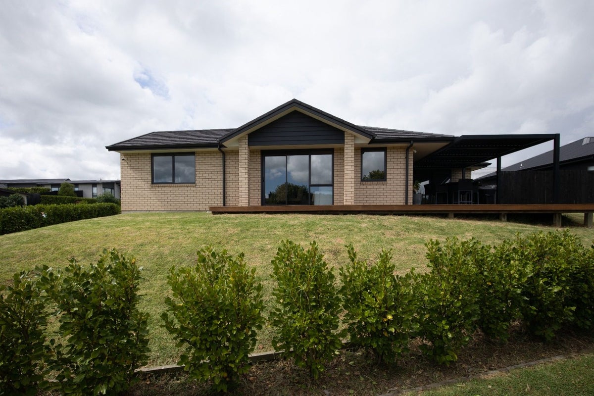 1 Fetter Lane, Paerata, Pukekohe - Carousel 1