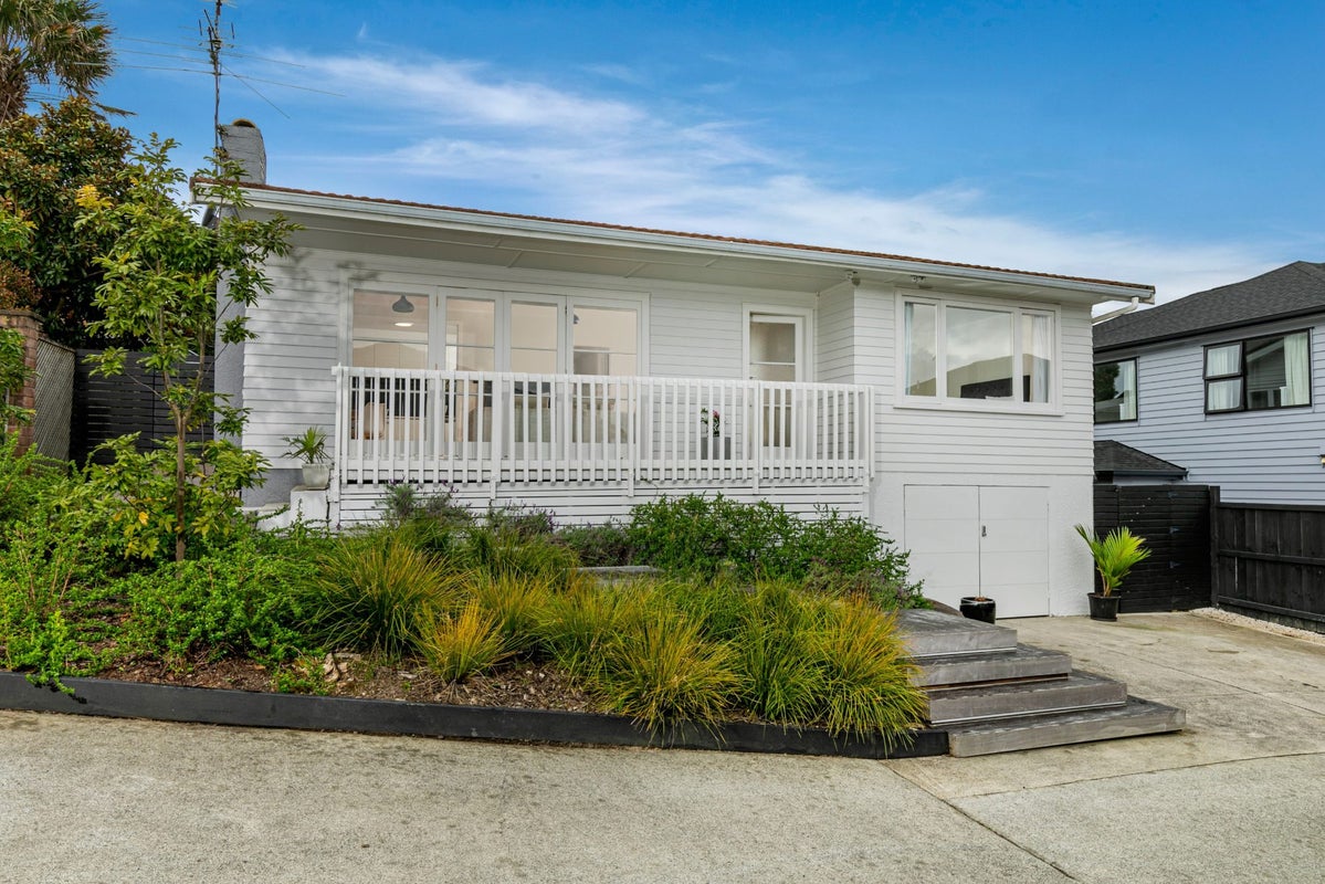 21 Lyttelton Avenue, Forrest Hill, North Shore City - Carousel 2