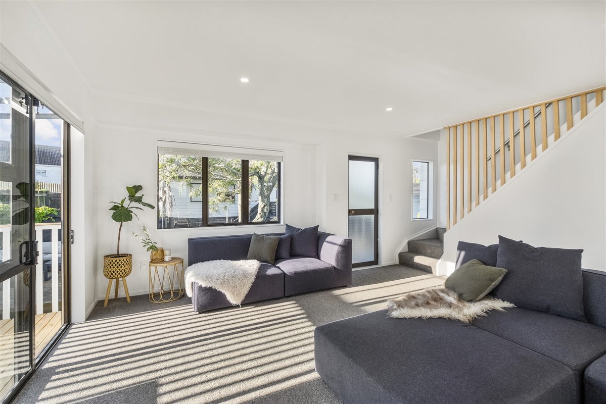 1/136 Bradbury Road, Botany Downs, Auckland - Carousel 2
