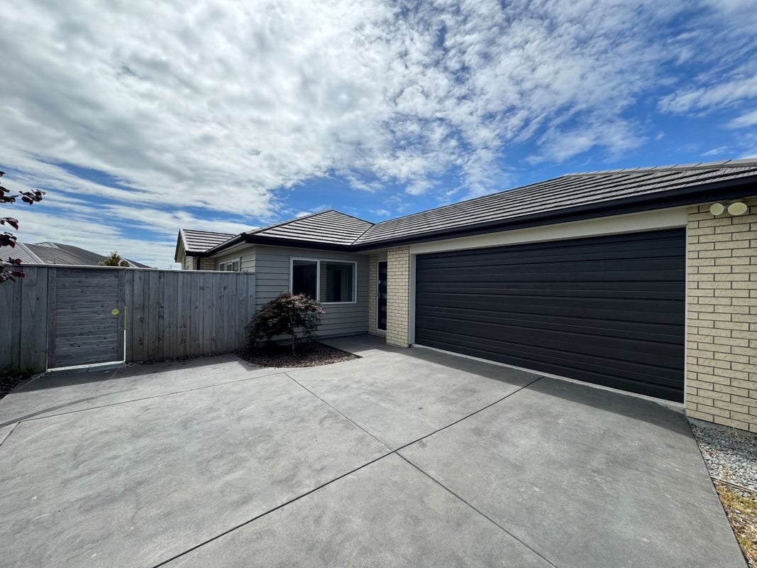 49 Craig Thompson Drive, Lincoln, Lincoln - Carousel 1