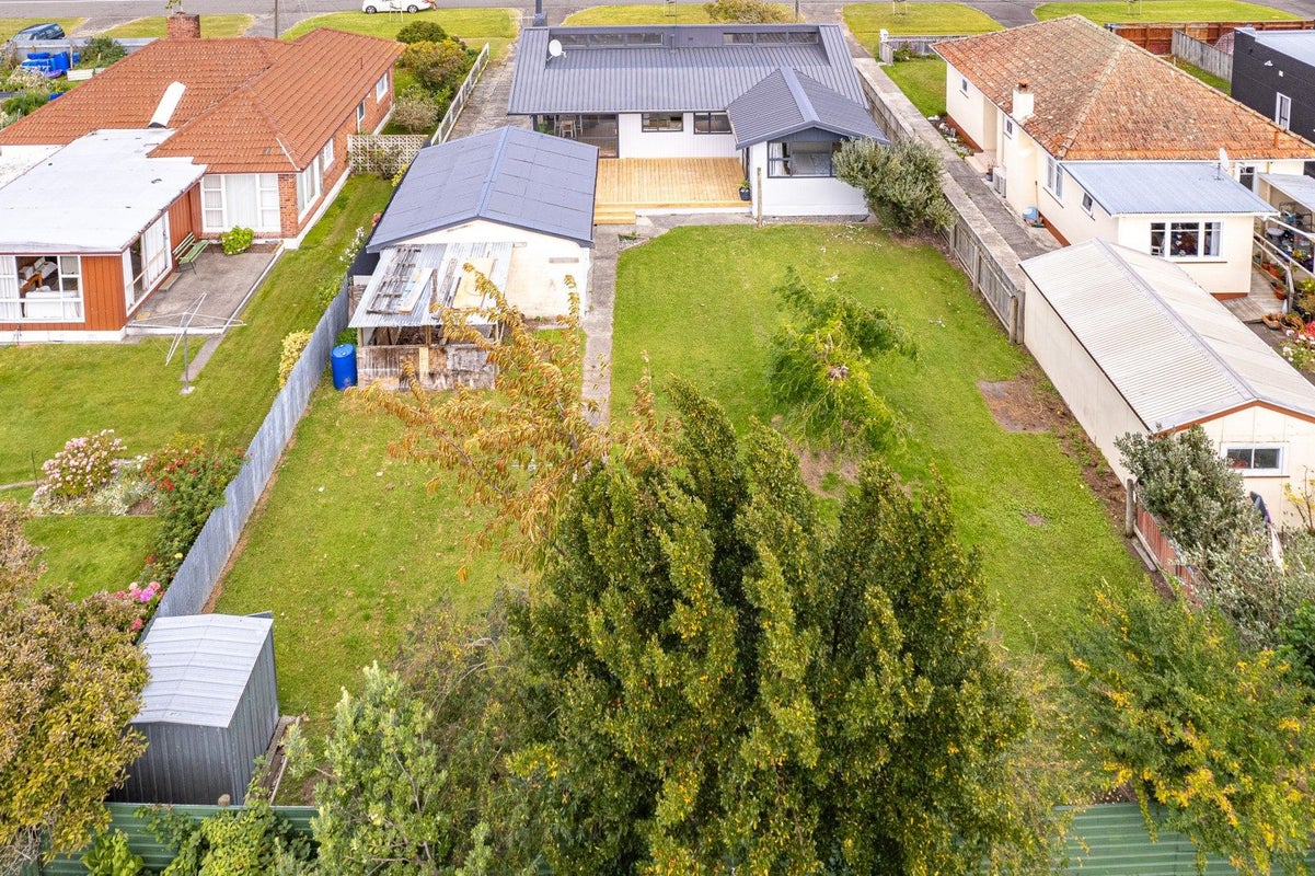 55 Patapu Street, Whanganui East, Whanganui - Carousel 1