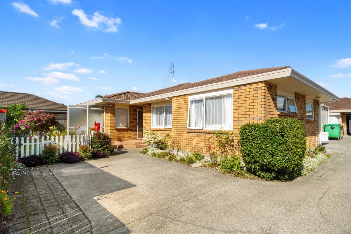 19B Pemberton Crescent, Greerton, Tauranga - Carousel 1