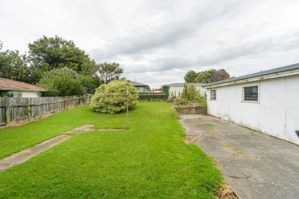 214 Botanical Road, Takaro, Palmerston North - Carousel 2