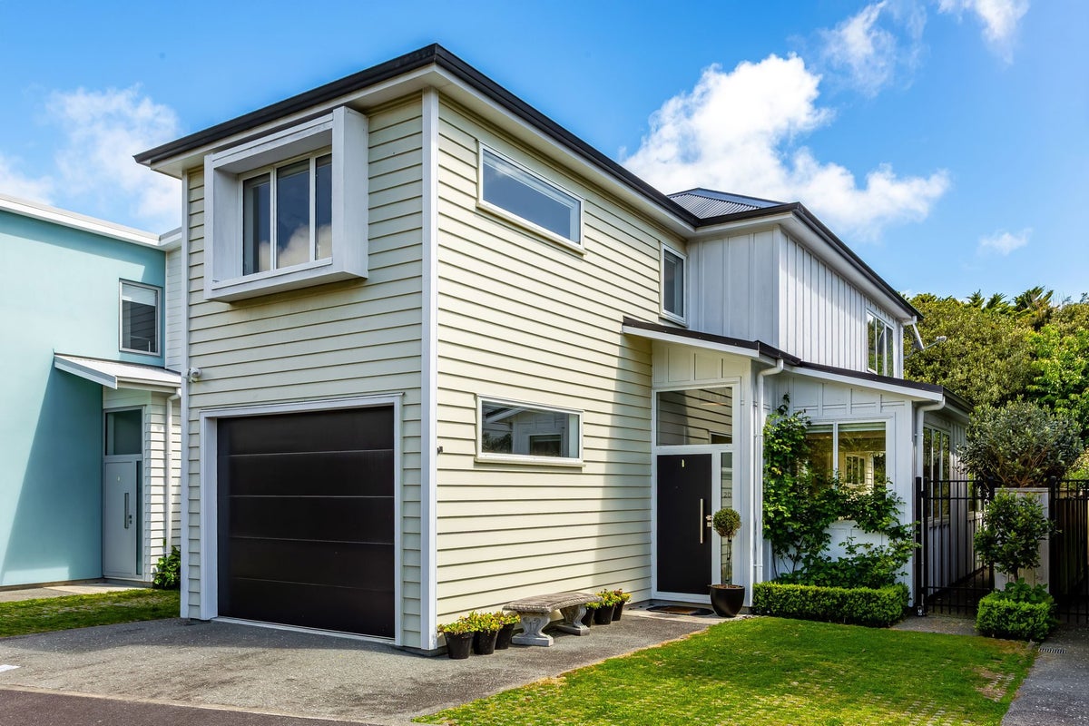 20 Glide Lane, Whitby, Porirua - Carousel 2