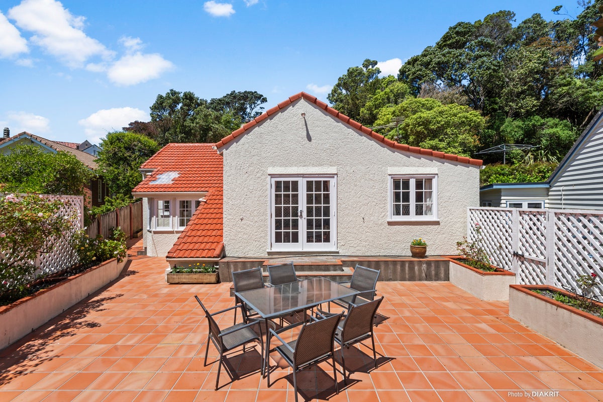 136 Onslow Road, Khandallah, Wellington - Carousel 1