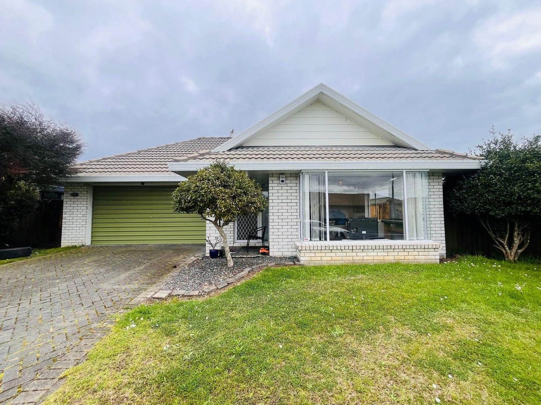 2/1 Amadeus Place, Northpark, Auckland - Carousel 1