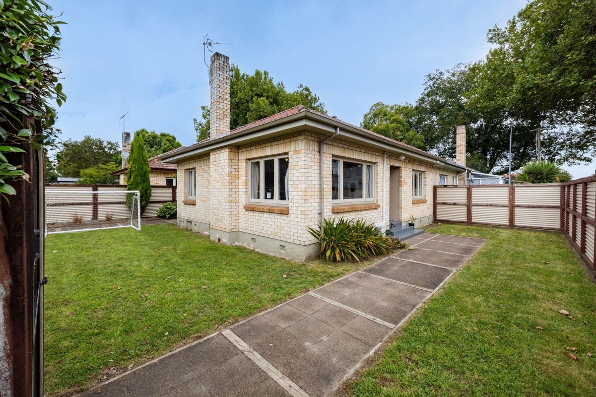 198 Grey Street, Hamilton East, Hamilton - Carousel 1