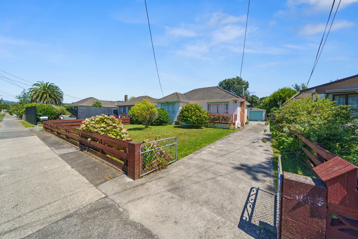 39 Wellington Road, Wainuiomata, Lower Hutt - Carousel 1