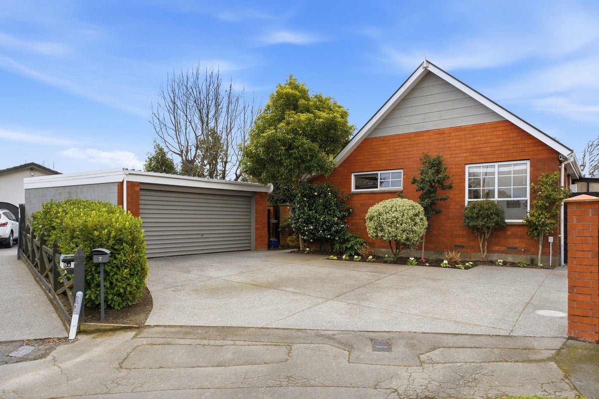 7 Calbreath Place, Russley, Christchurch - Carousel 1