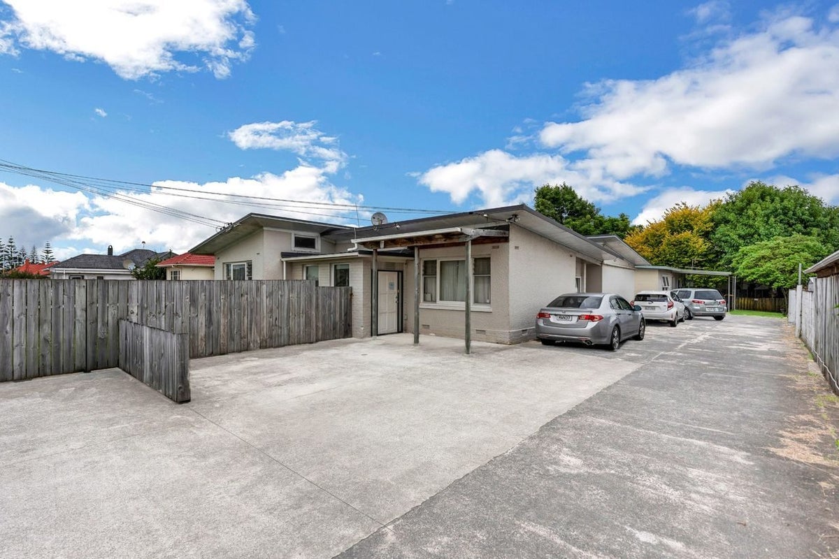 1/131 Carruth Road, Papatoetoe, Auckland - Carousel 1