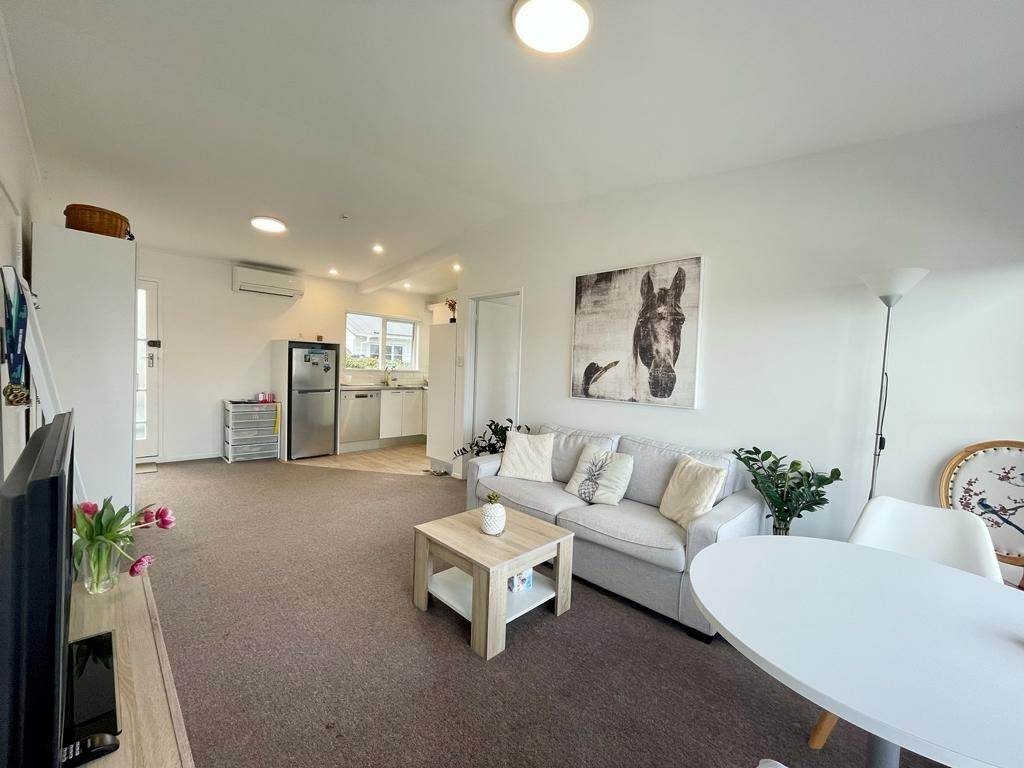 4/196 Garnet Road, Westmere, Auckland - Carousel 1