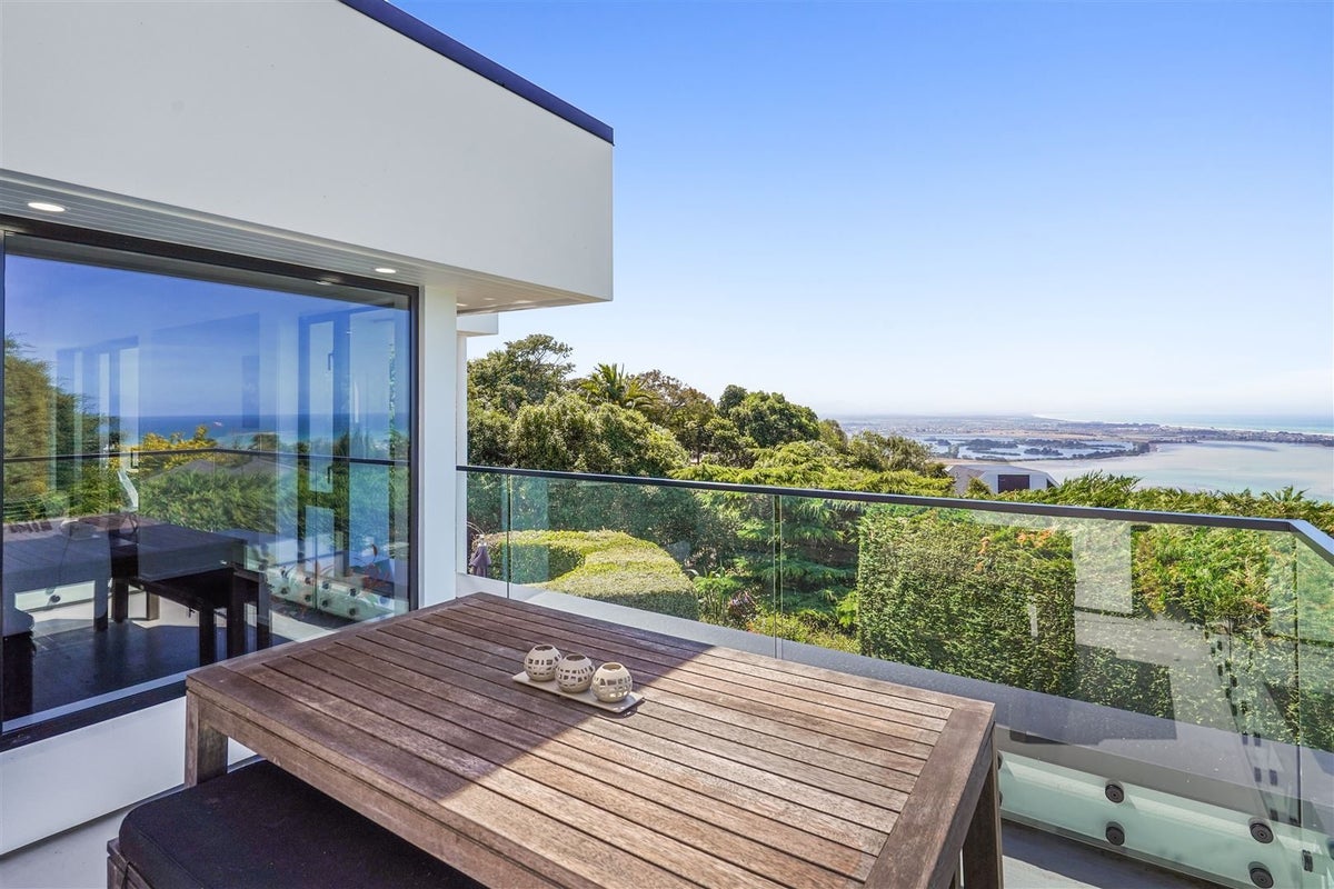 2/11 Belleview Terrace, Mount Pleasant, Christchurch - Carousel 2