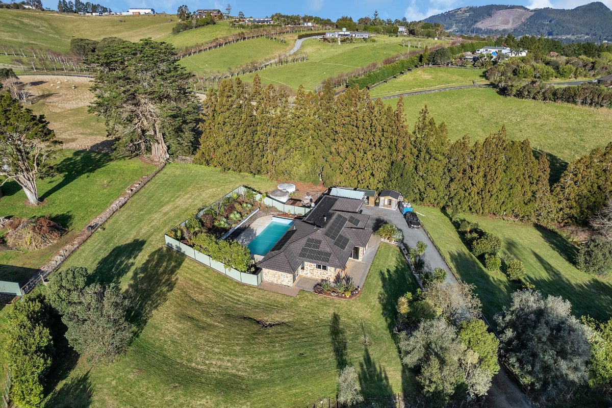 17 Apotu Park Lane, Kamo - Carousel 1