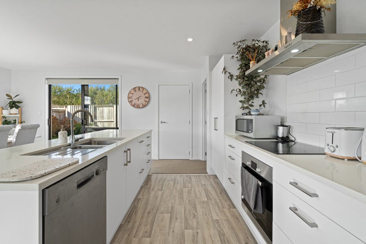 25 Awataha Crescent, Pyes Pa, Tauranga - Carousel 1
