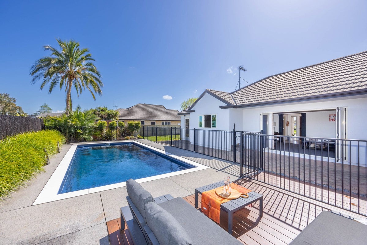 11 Gavin Heights, Rototuna, Hamilton - Carousel 2