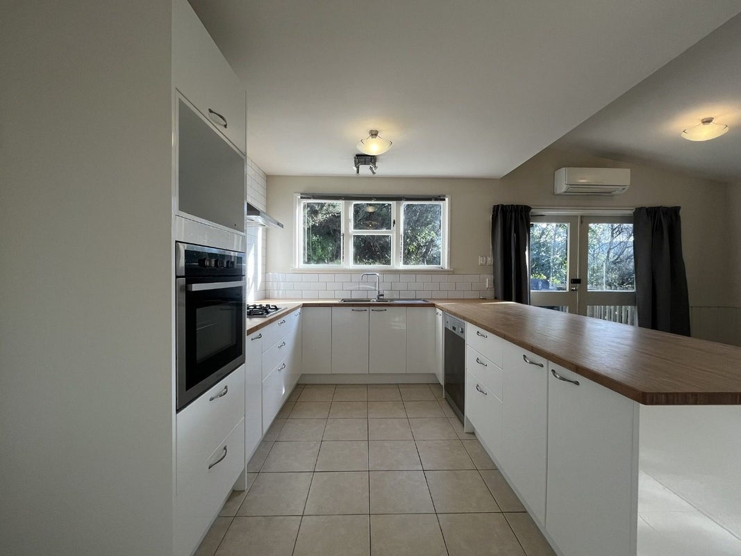 82 Moeraki Road, Maoribank, Upper Hutt - Carousel 2