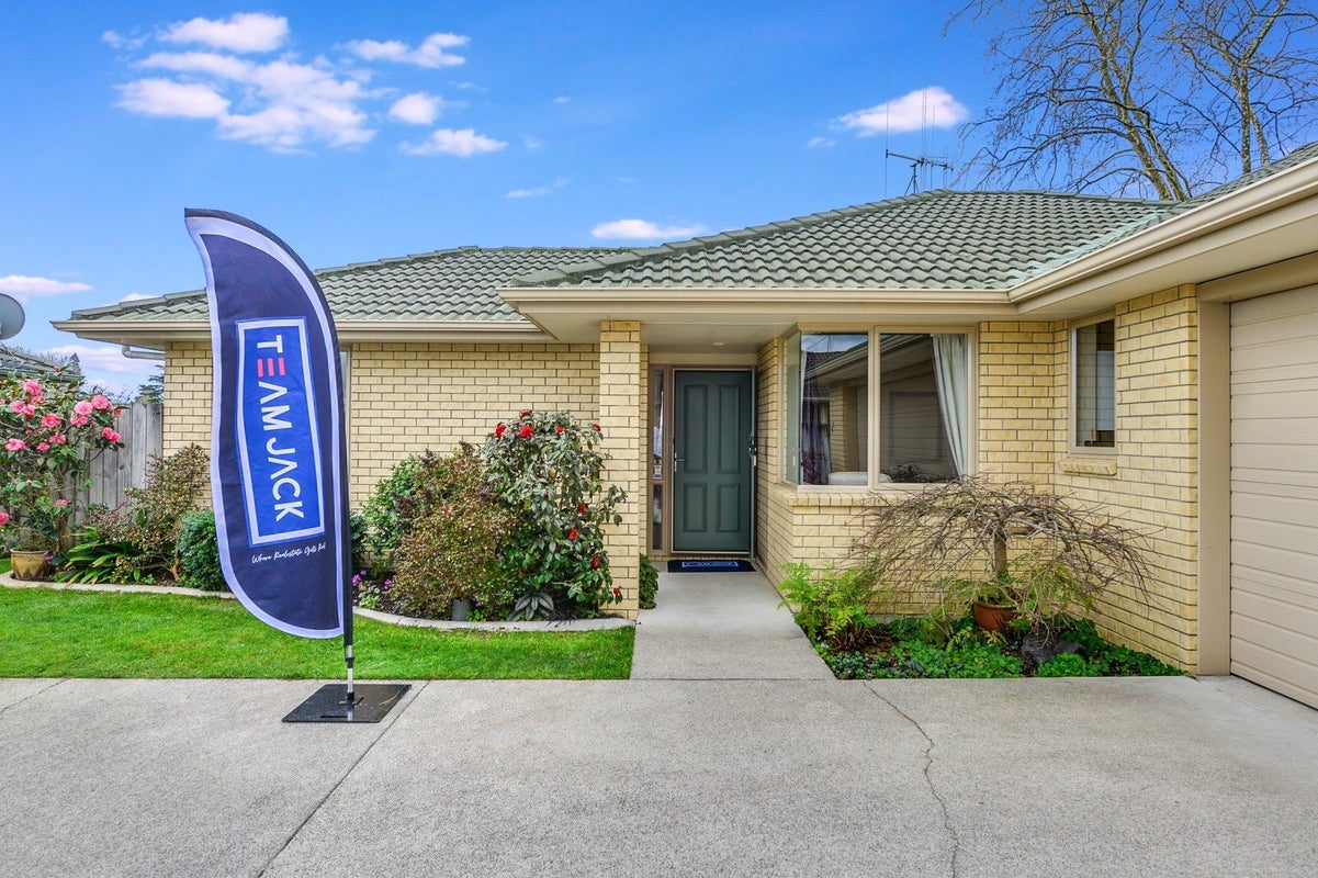 26 Nobleman Place, Hamilton East, Hamilton - Carousel 2
