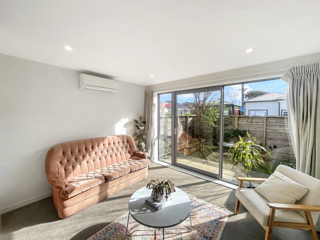 7/24 Princess Terrace, Newtown, Wellington - Carousel 2