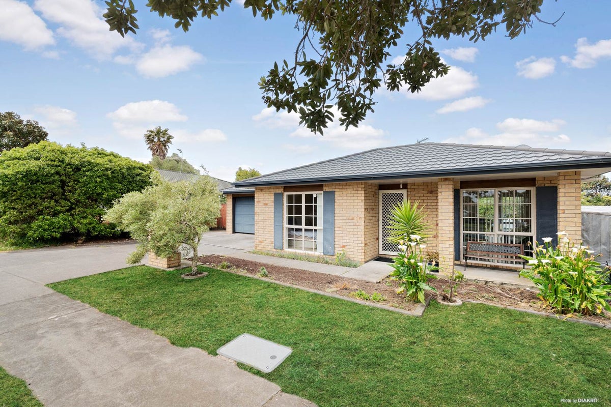 28 Etherton Drive, Weymouth, Auckland - Carousel 1