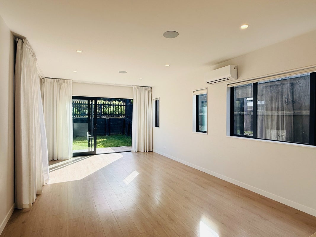 9 Makenu Crescent, Silverdale - Carousel 2