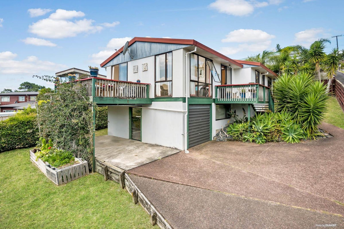 2/668 Beach Road, Browns Bay, Auckland - Carousel 1