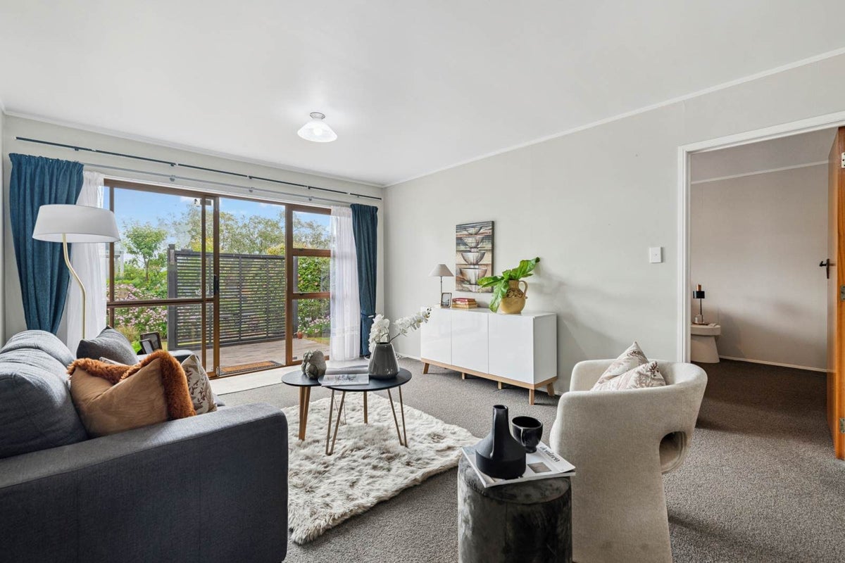 2/14 Menary Street, Papakura, Papakura, Auckland - Carousel 1