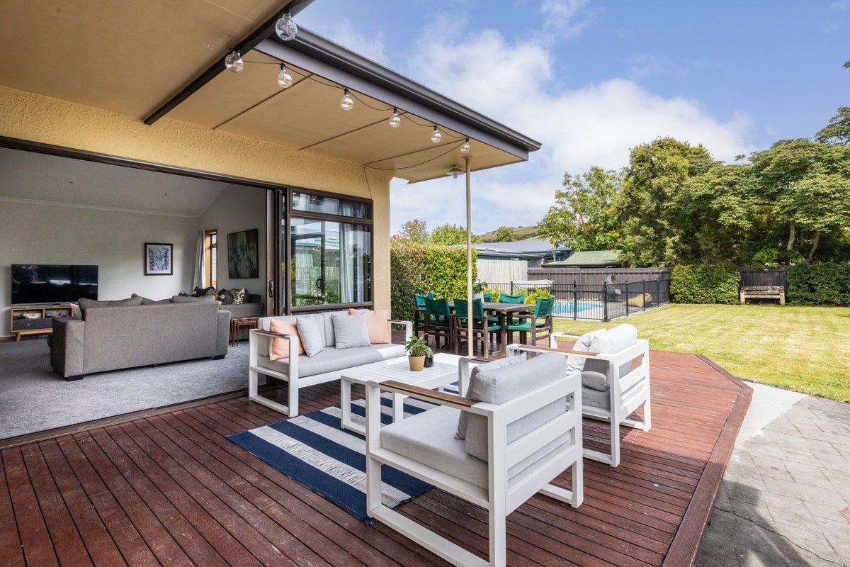 12 Church Road, Taradale, Napier - Carousel 1
