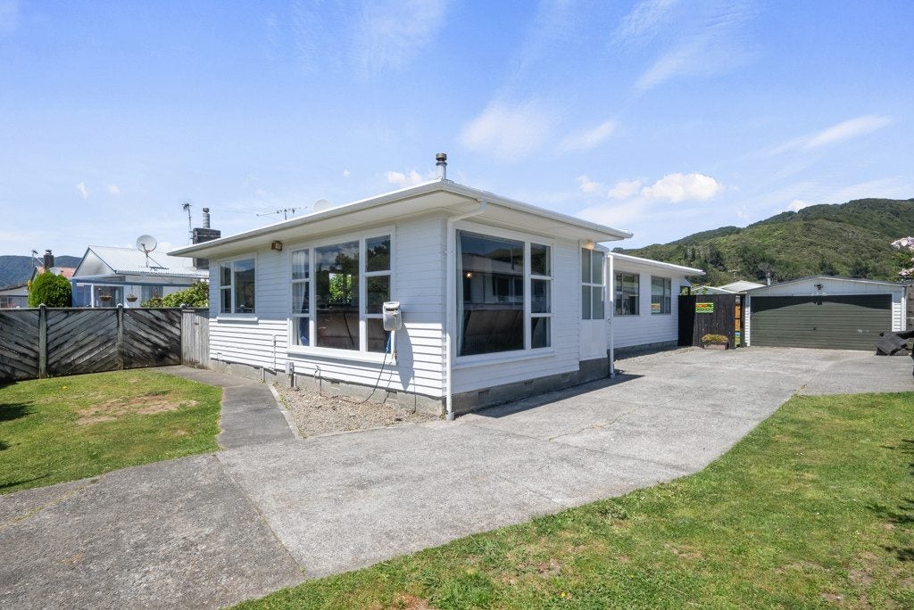 13 Wetherby Grove, Wainuiomata, Lower Hutt - Carousel 1