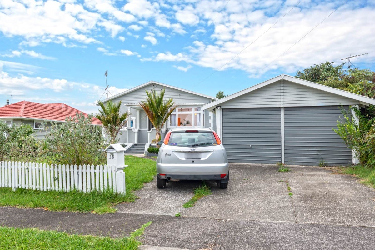 25 Koromiko Street, New Lynn, Auckland - Carousel 27