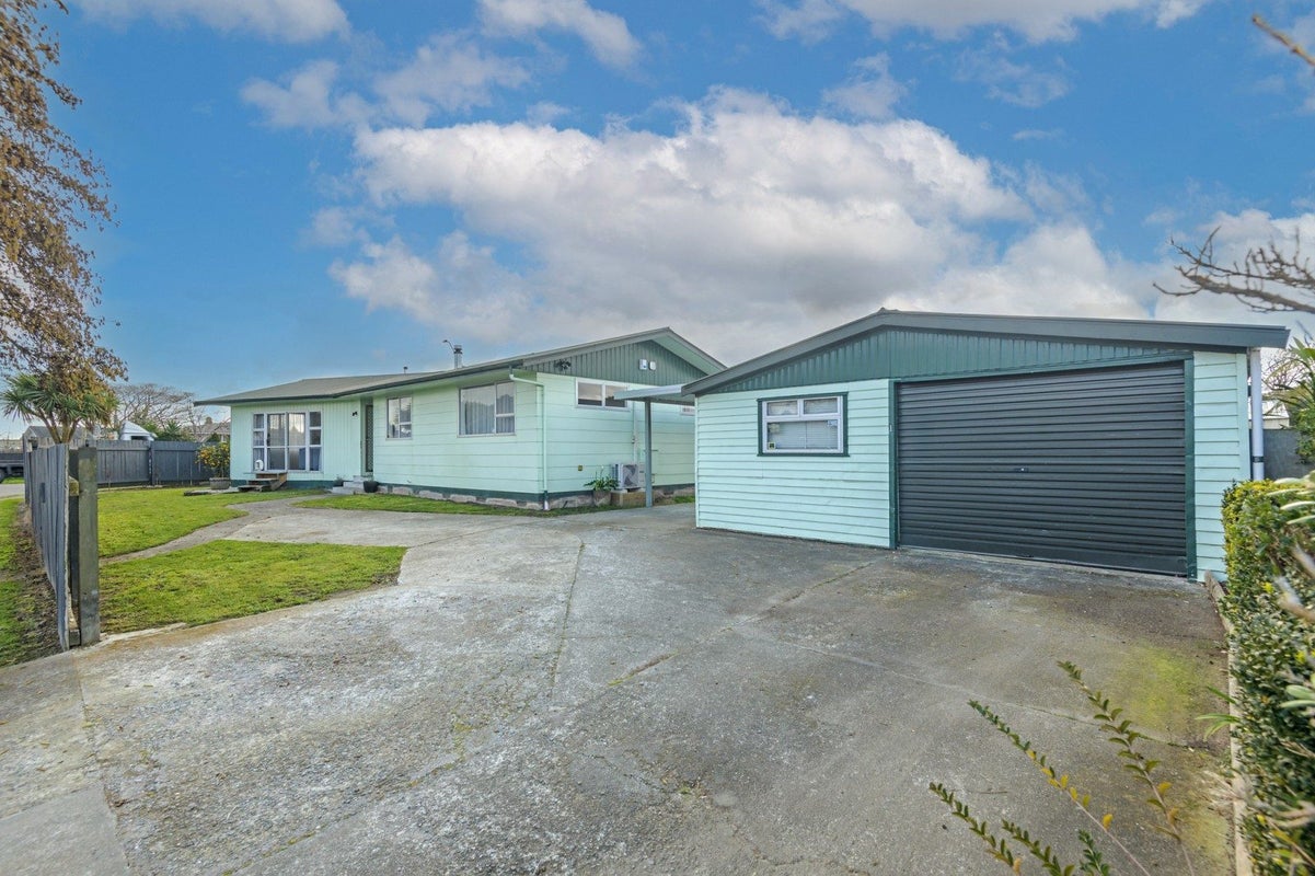 1 Amberley Avenue, Westbrook, Palmerston North - Carousel 18