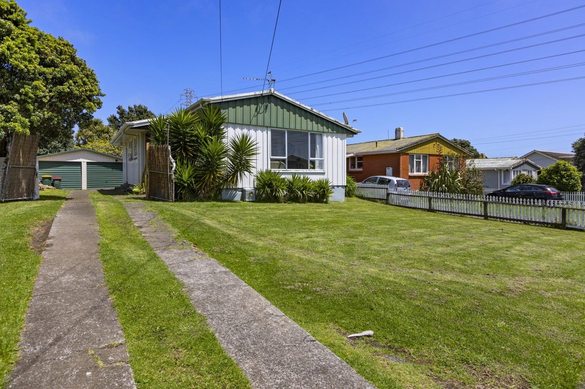 21 Marama Crescent, Spotswood, New Plymouth - Carousel 1