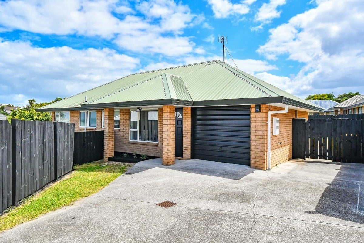 2/44 Wai Iti Place, Clendon Park, Auckland - Carousel 1
